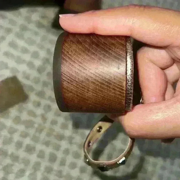 VANELi Chimba Open-toe Wide- Strap Silver Sandals- 7 1/2 - Picture 8 of 10